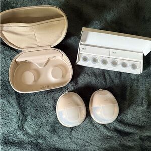 S1 pro with charging case.